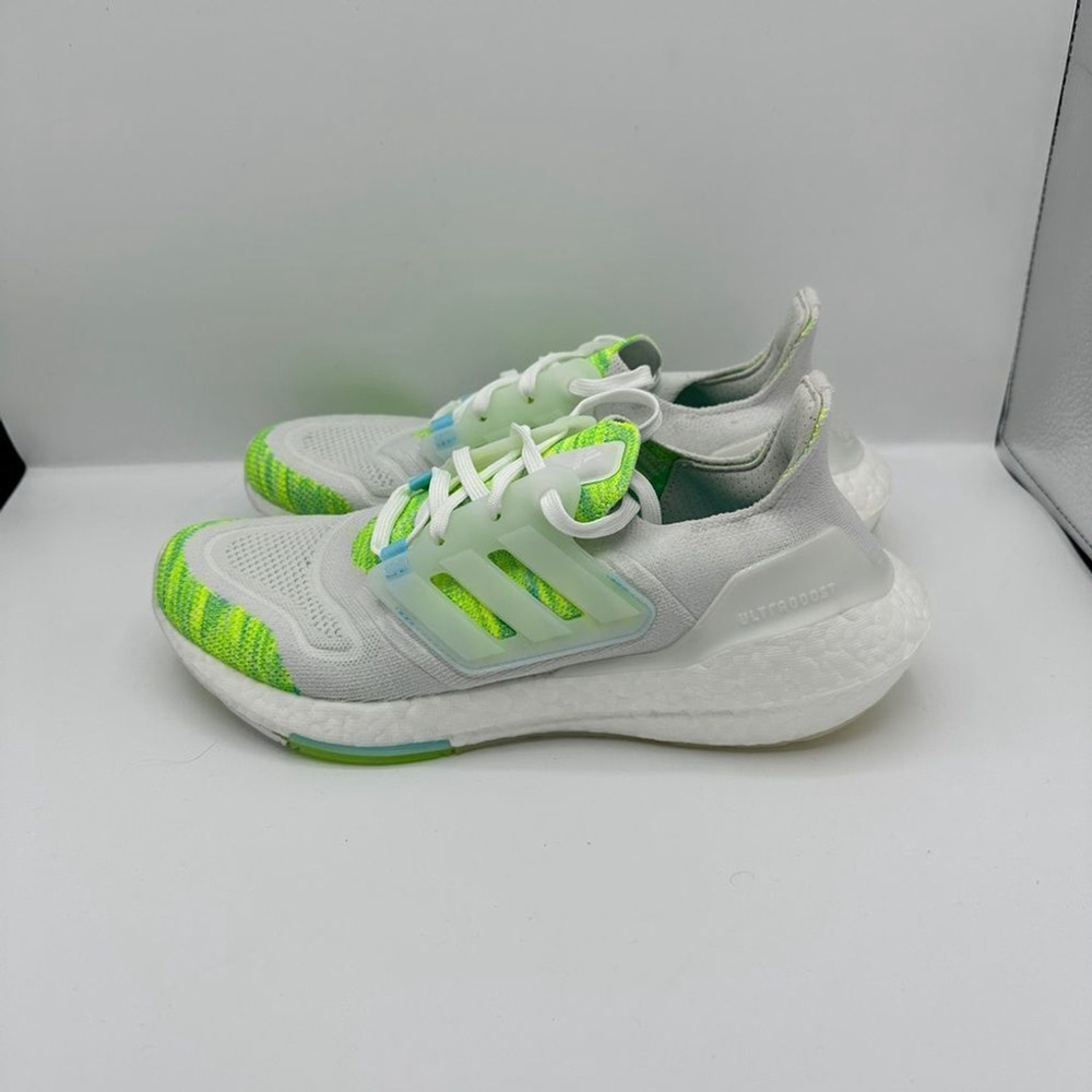 Adidas Ultraboost 22 Womens Size 7.5 White Bliss Blue Yellow GX5926 brand new - Picture 3 of 5